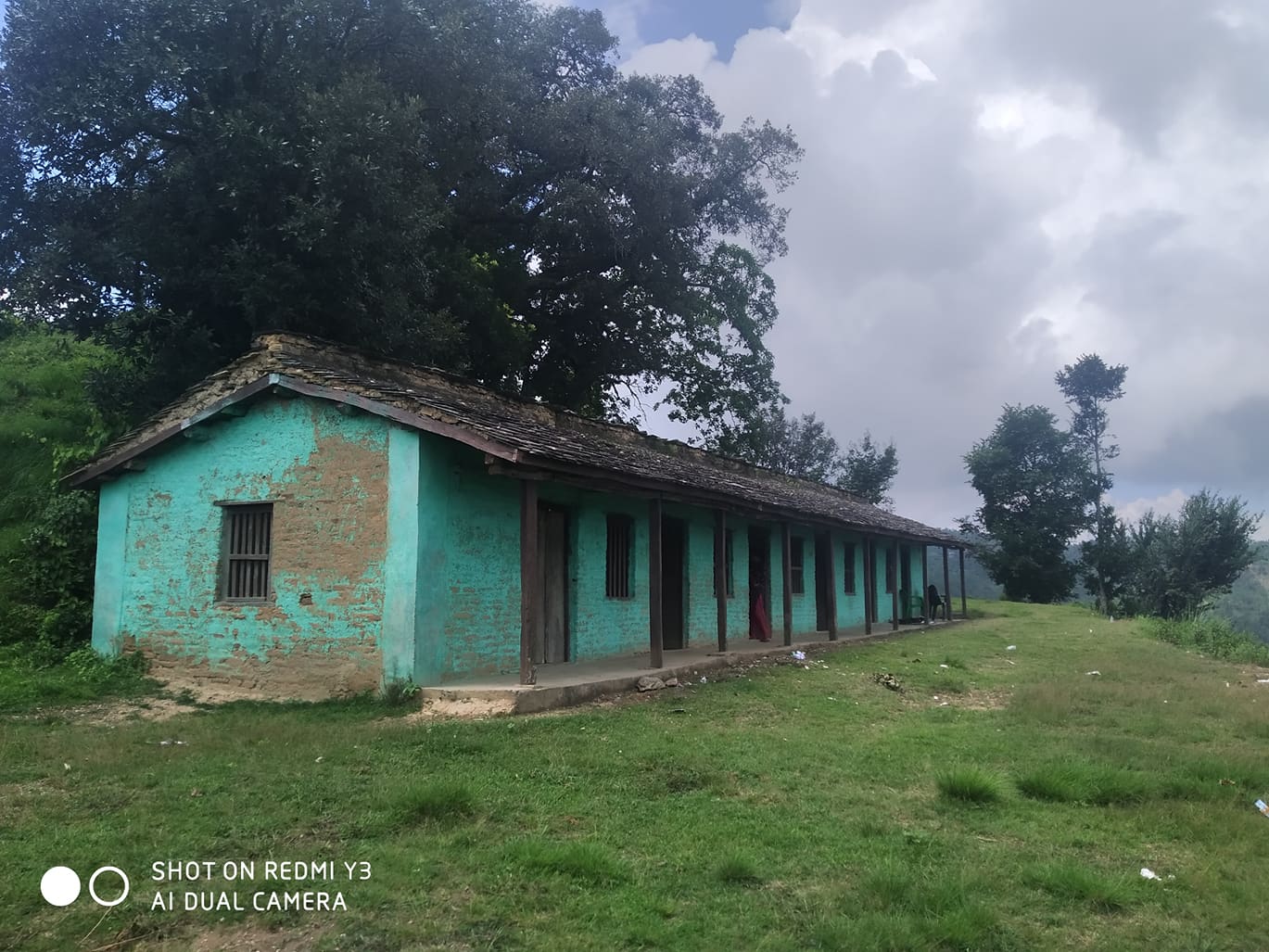 तलव नपाएको भन्दै शिक्षकले छोडेपछि कार्यालय सहयोगीको भरमा विद्यालय
