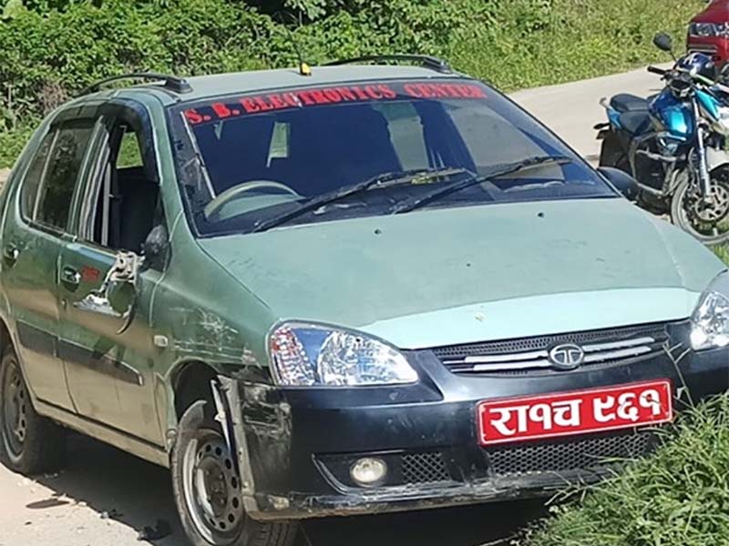 सल्यानमा  घरमै रोकिराखेको कार संगै मोटरसाईकल चोरी