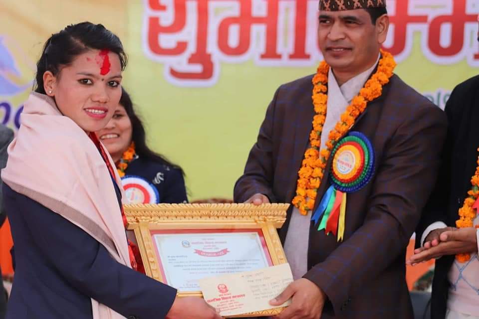 सागमा कीर्तिमानी रजत जित्ने सल्यानकी पुस्पालाई २ लाख पुरस्कार