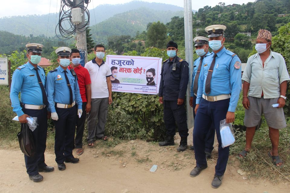 टाइम्स कम्प्युलोजी र जिल्ला ट्राफिक प्रहरी कार्यालयको सहकार्यमा जनचेतनामुलक ब्यानर टाँसियो ।