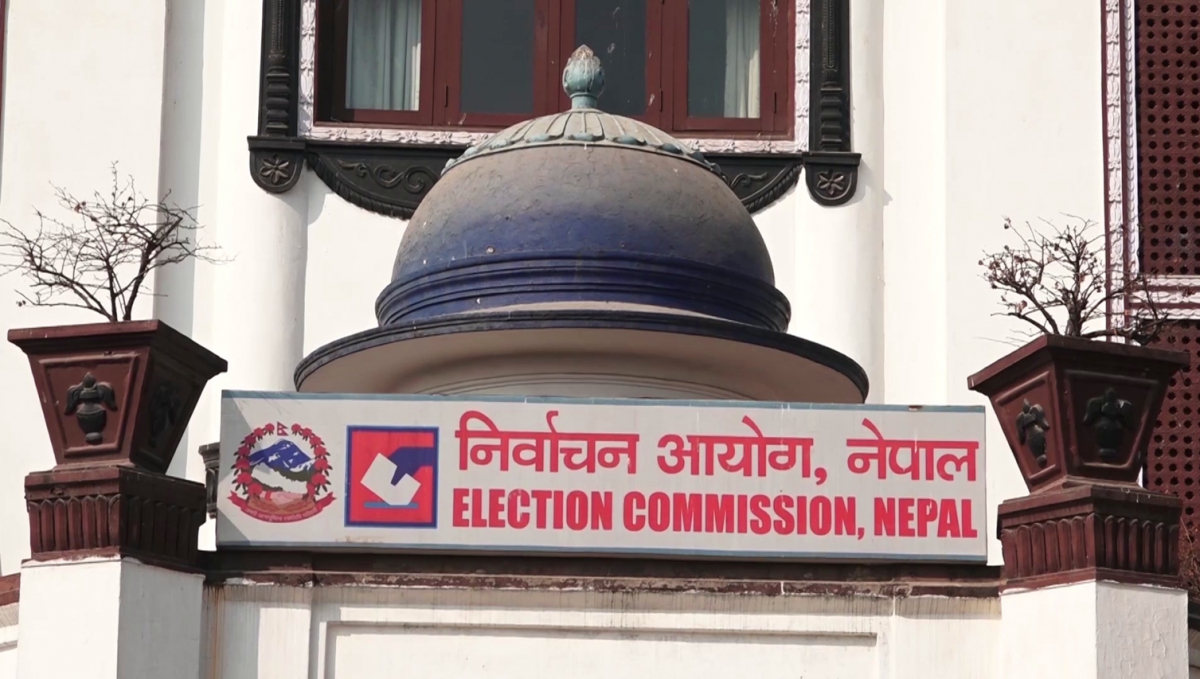 निर्वाचन आयोगले भन्यो : एमाले र माओवादी एकीकरण गर्ने भए १५ दिनभित्र निवेदन दिनू